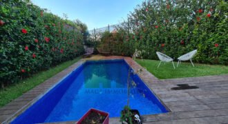 Villa d’angle jardin piscine