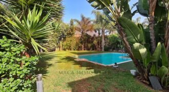 Villa de luxe avec grand jardin et piscine