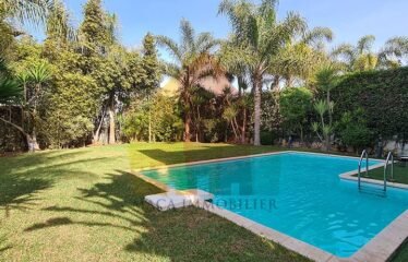 Villa de luxe avec grand jardin et piscine
