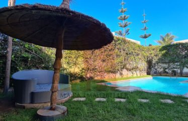 Prestigieuse villa de 4 chambres piscine jardin en résidence sécurisée