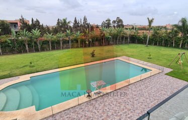 Villa 4 chambres piscine sur un terrain de 8000 m2