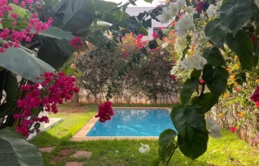 Villa de luxe avec grand jardin et piscine dans un dans une prestigieuse résidence sécurisée