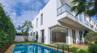 Villa à louer en résidence avec piscine