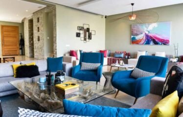 Magnifique villa rénovée à vendre dans une résidence sécurisée au coeur de Dar Bouazza
