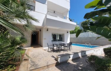 Villa triplex avec piscine à Anfa