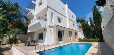 Villa triplex avec piscine à Anfa