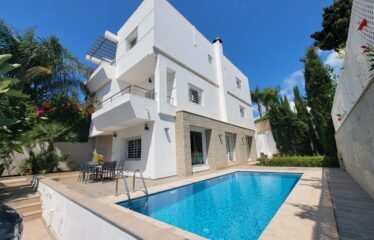 Villa triplex avec piscine à Anfa