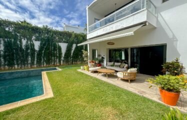 Villa 4 chambres piscine meublée à coté de MacDo