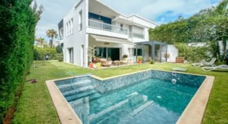 Villa 4 chambres piscine meublée à coté de MacDo