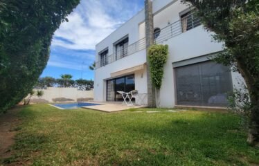 À VENDRE – Magnifique Villa d’Angle à Dar Bouazza – Résidence Sécurisée, Piscine