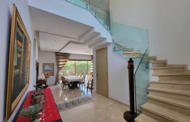 À VENDRE – Magnifique Villa d’Angle à Dar Bouazza – Résidence Sécurisée, Piscine
