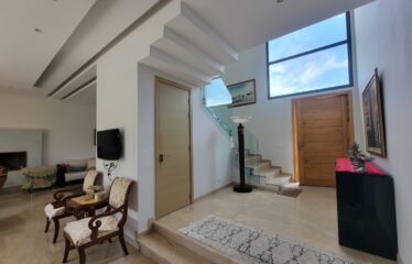 À VENDRE – Magnifique Villa d’Angle à Dar Bouazza – Résidence Sécurisée, Piscine