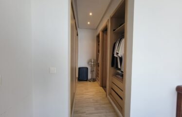 À VENDRE – Magnifique Villa d’Angle à Dar Bouazza – Résidence Sécurisée, Piscine