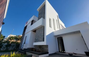 À VENDRE – Villa de Prestige à Dar Bouazza Haut Standing & Potentiel Exceptionnel