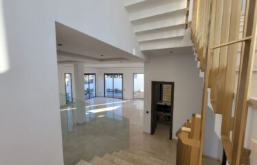À VENDRE – Villa de Prestige à Dar Bouazza Haut Standing & Potentiel Exceptionnel