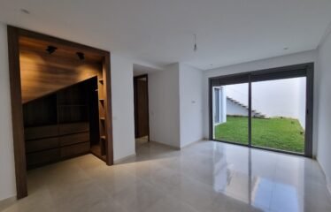 À VENDRE – Villa de Prestige à Dar Bouazza Haut Standing & Potentiel Exceptionnel
