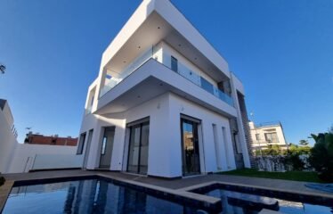 À VENDRE – Villa de Prestige à Dar Bouazza Haut Standing & Potentiel Exceptionnel
