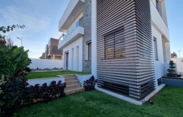 À VENDRE – Villa de Prestige à Dar Bouazza Haut Standing & Potentiel Exceptionnel