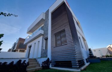 À VENDRE – Villa de Prestige à Dar Bouazza Haut Standing & Potentiel Exceptionnel