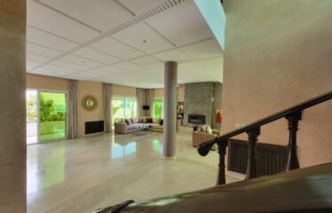 À vendre – Villa d’Exception à Dar Bouazza, 550 m² habitables, Jardin, Piscine et Finitions Haut de Gamme