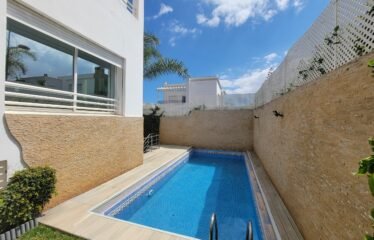 À vendre – Villa d’Exception à Dar Bouazza, 550 m² habitables, Jardin, Piscine et Finitions Haut de Gamme