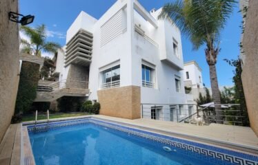 À vendre – Villa d’Exception à Dar Bouazza, 550 m² habitables, Jardin, Piscine et Finitions Haut de Gamme