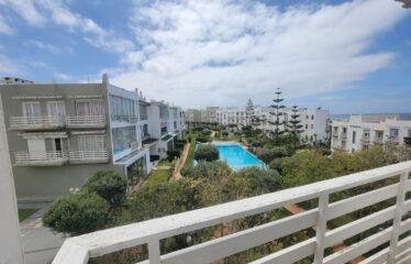 Élégant Appartement Meublé avec Vue Mer à Dar Bouazza – Résidence Sécurisée avec Piscines et Salle de Sport