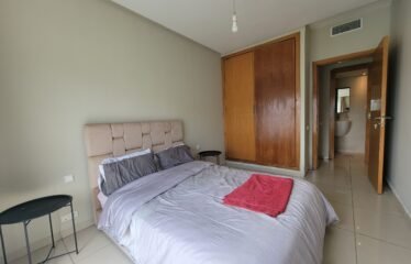 Élégant Appartement Meublé avec Vue Mer à Dar Bouazza – Résidence Sécurisée avec Piscines et Salle de Sport