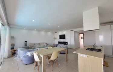Splendide Appartement Meublé avec Vue Mer à Dar Bouazza – Résidence Sécurisée, Piscines et Salle de Sport
