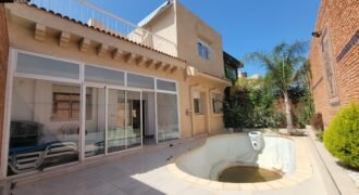 À louer – Superbe villa rénovée avec piscine dans résidence sécurisée