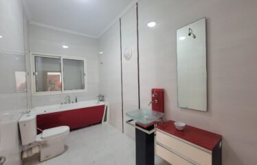 Spacieuse Villa avec Piscine à Dar Bouazza, Proche Plage et Commodités