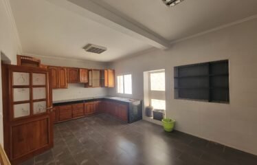 Spacieuse Villa avec Piscine à Dar Bouazza, Proche Plage et Commodités
