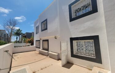 Spacieuse Villa avec Piscine à Dar Bouazza, Proche Plage et Commodités