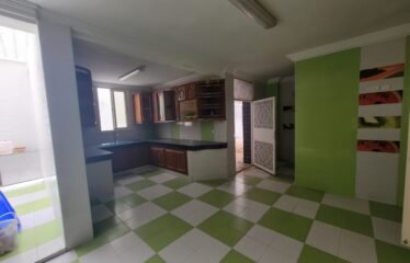 Spacieuse Villa avec Piscine à Dar Bouazza, Proche Plage et Commodités