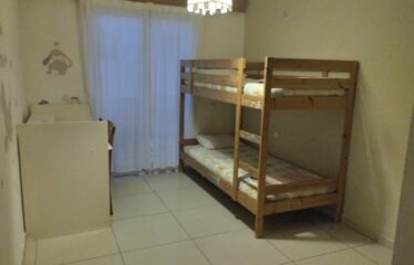 Appartement 2 chambres, premier étage, en résidence sécurisée