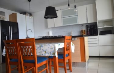 Appartement 2 chambres, premier étage, en résidence sécurisée