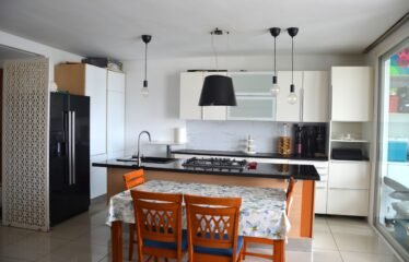 Appartement 2 chambres, premier étage, en résidence sécurisée
