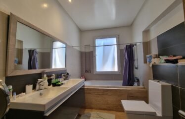 Villa 4 chambres sous-sol spacieux avec Piscine à Dar Bouazza