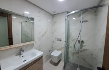 Magnifique appartement meublé en rez-de-jardin, front de mer – Résidence haut standing