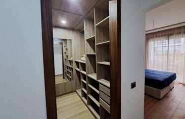 Magnifique appartement meublé en rez-de-jardin, front de mer – Résidence haut standing
