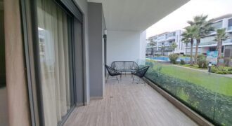 Magnifique appartement meublé en rez-de-jardin, front de mer – Résidence haut standing