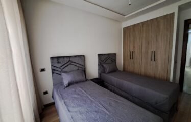 Magnifique appartement meublé en rez-de-jardin, front de mer – Résidence haut standing