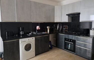 Magnifique appartement meublé en rez-de-jardin, front de mer – Résidence haut standing