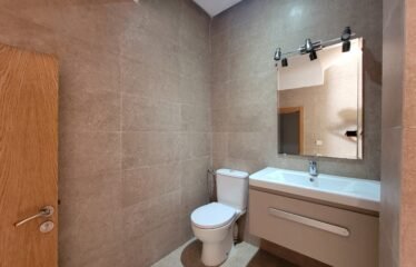 Villa trois chambres avec piscine en résidence sécurisée.