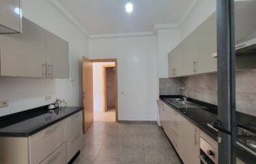 Villa trois chambres avec piscine en résidence sécurisée.