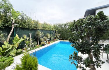 Villa trois chambres avec piscine en résidence sécurisée.