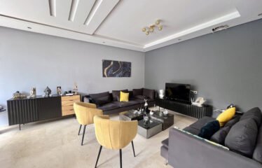 Villa trois chambres avec piscine en résidence sécurisée.