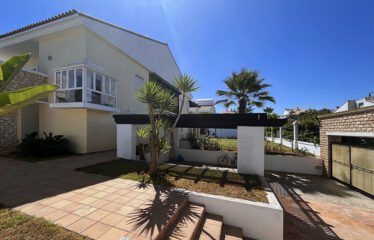 🏡 Location Villa de Luxe à Dar Bouazza – Élégance, Espace et Confort Absolu 🌴