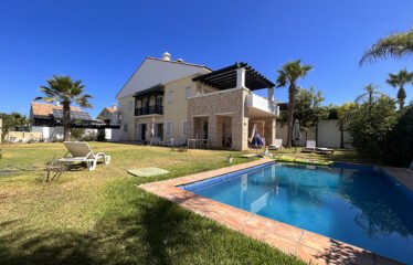 🏡 Location Villa de Luxe à Dar Bouazza – Élégance, Espace et Confort Absolu 🌴