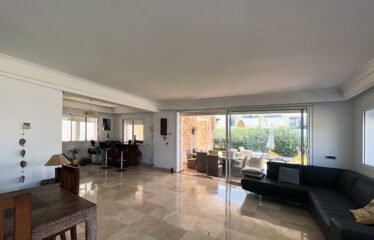 🏡 Location Villa de Luxe à Dar Bouazza – Élégance, Espace et Confort Absolu 🌴
